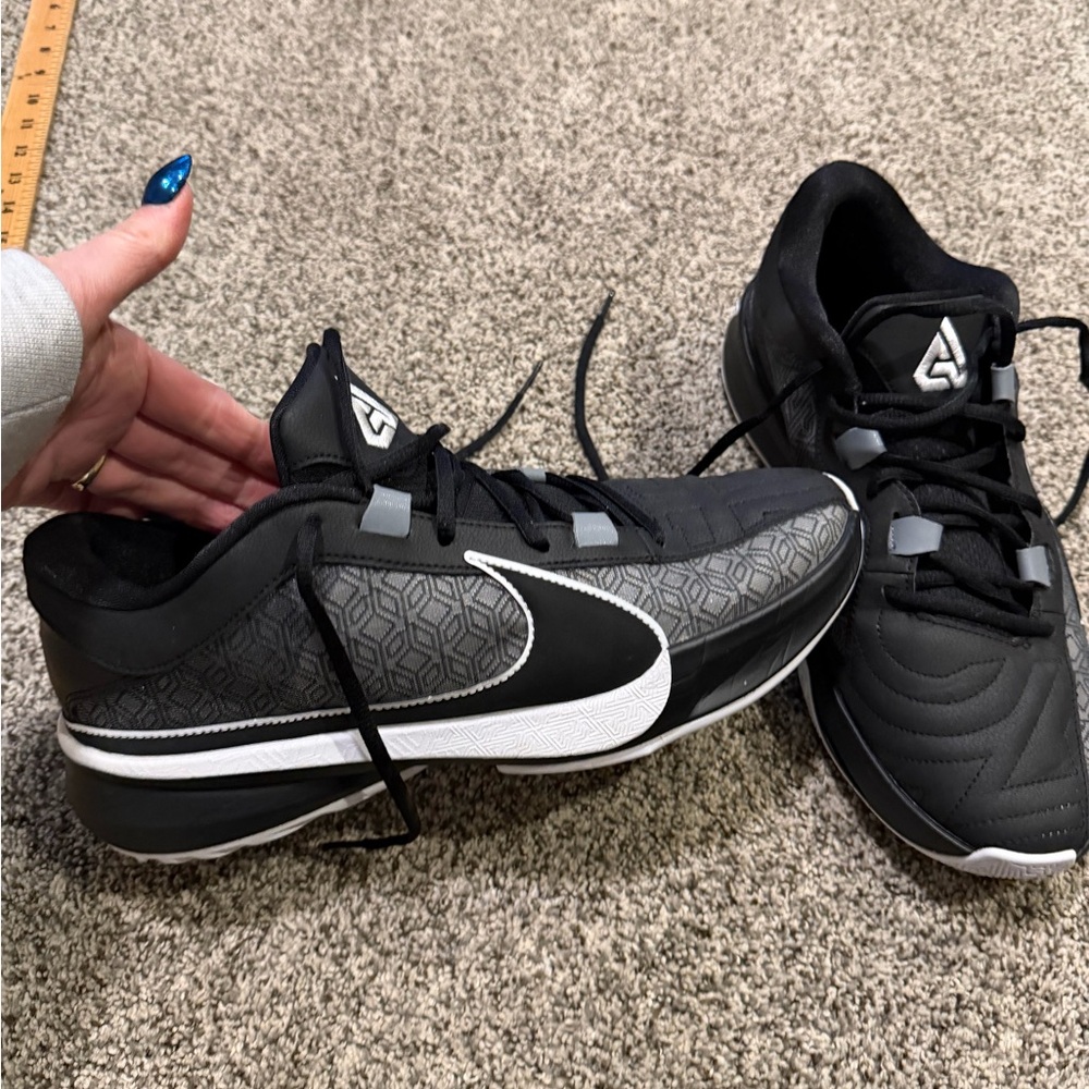 EUC Nike Gianni’s freak Black and Gray Men's Shoes 10.5 HF0004-900